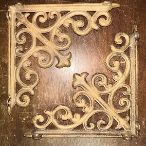 Cast Iron Wall Shelf L Brackets Ornate Brown Brace 8”Fleur de lis Sign VINTAGE